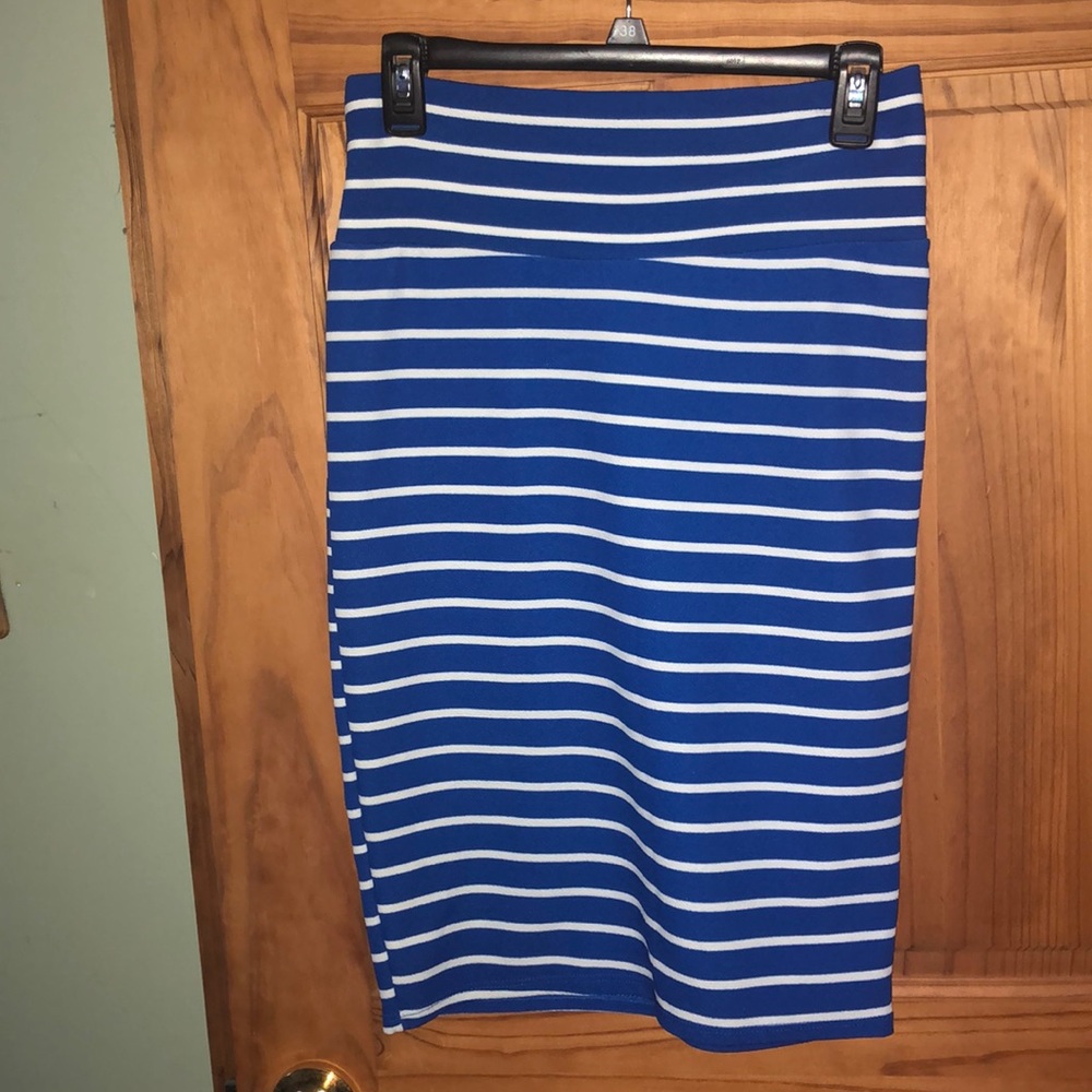 Lularoe Cassie skirt.